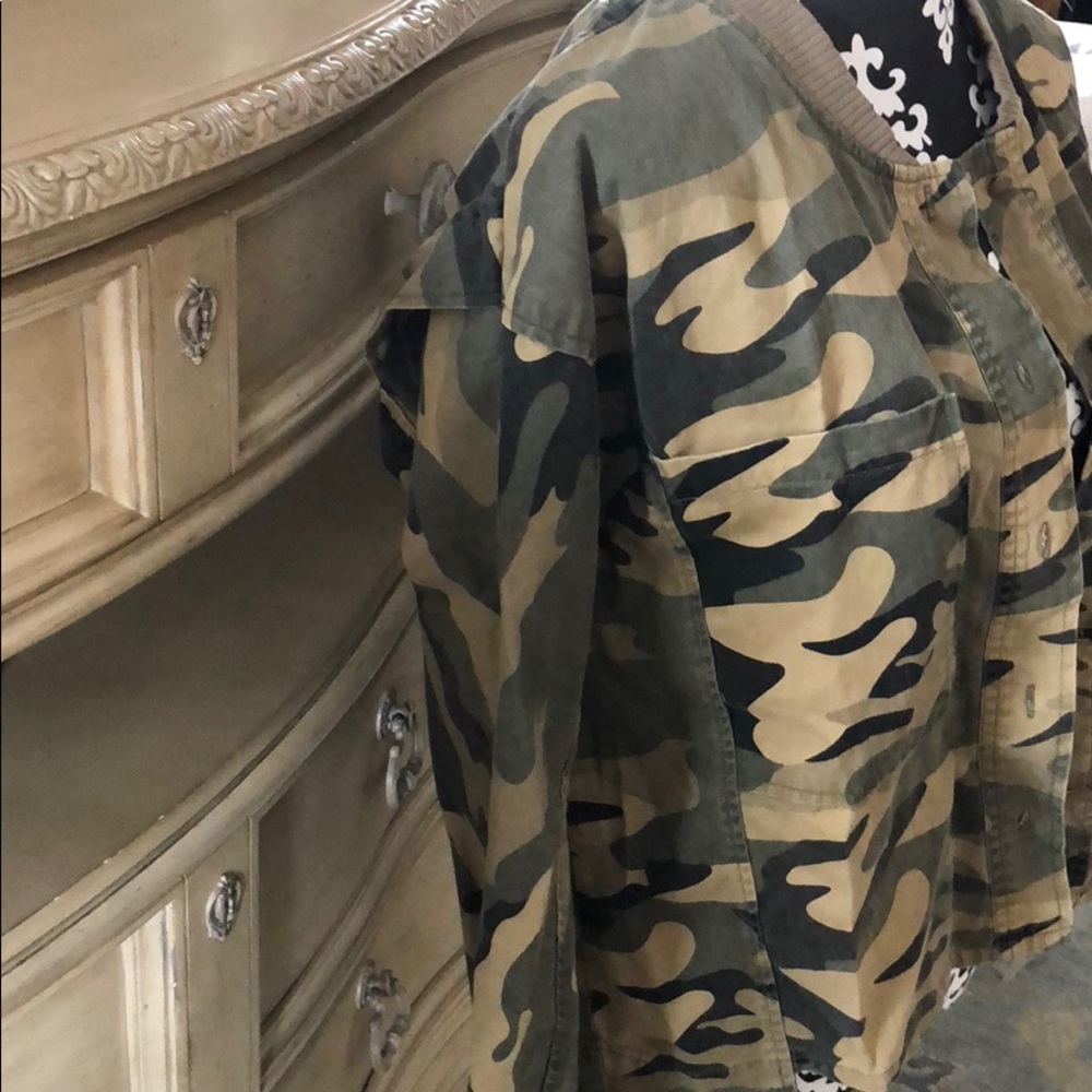 Gilded Intent Camo Button Down Jacket New - image 3